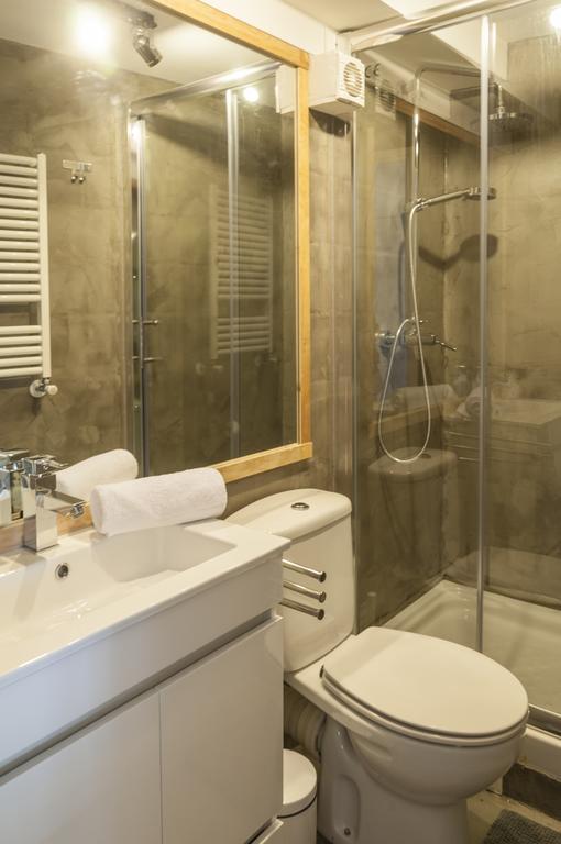 Contemporary Lisbon Apartment In Historical Chiado ภายนอก รูปภาพ