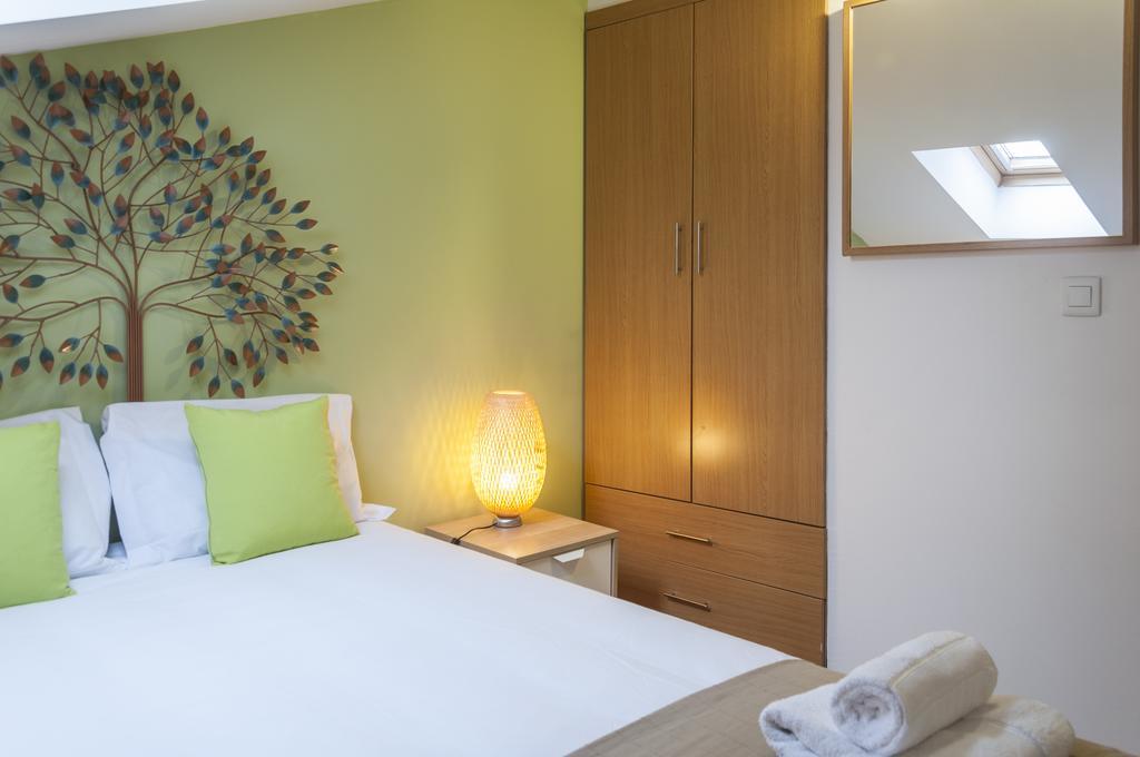 Contemporary Lisbon Apartment In Historical Chiado ภายนอก รูปภาพ