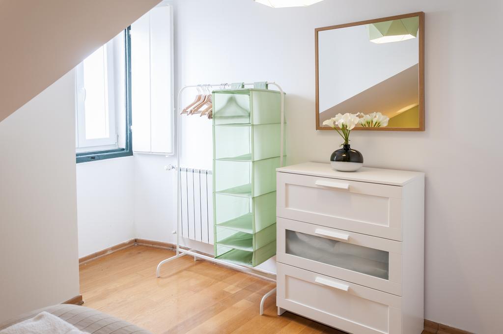 Contemporary Lisbon Apartment In Historical Chiado ภายนอก รูปภาพ